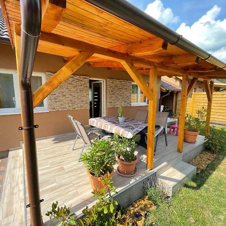 Lilla Apartman Balatonkeresztúr Екстериор снимка