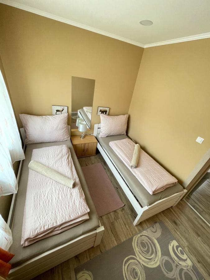 Lilla Apartman Balatonkeresztúr Екстериор снимка